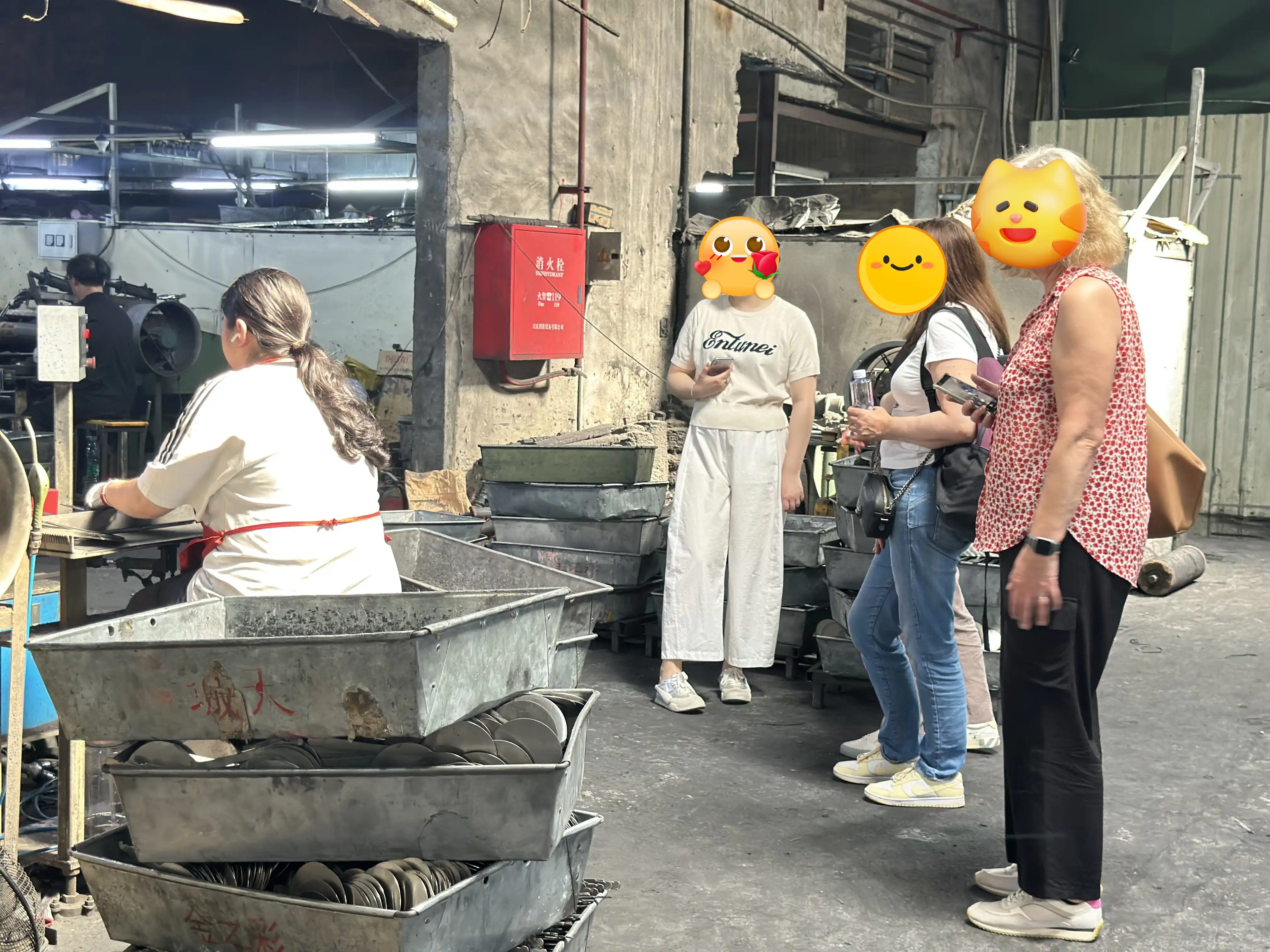 A British Customer Visited Mcallen and Signed a Million-dollar Stainless Steel Flatware order Inspecting the Production Workshop