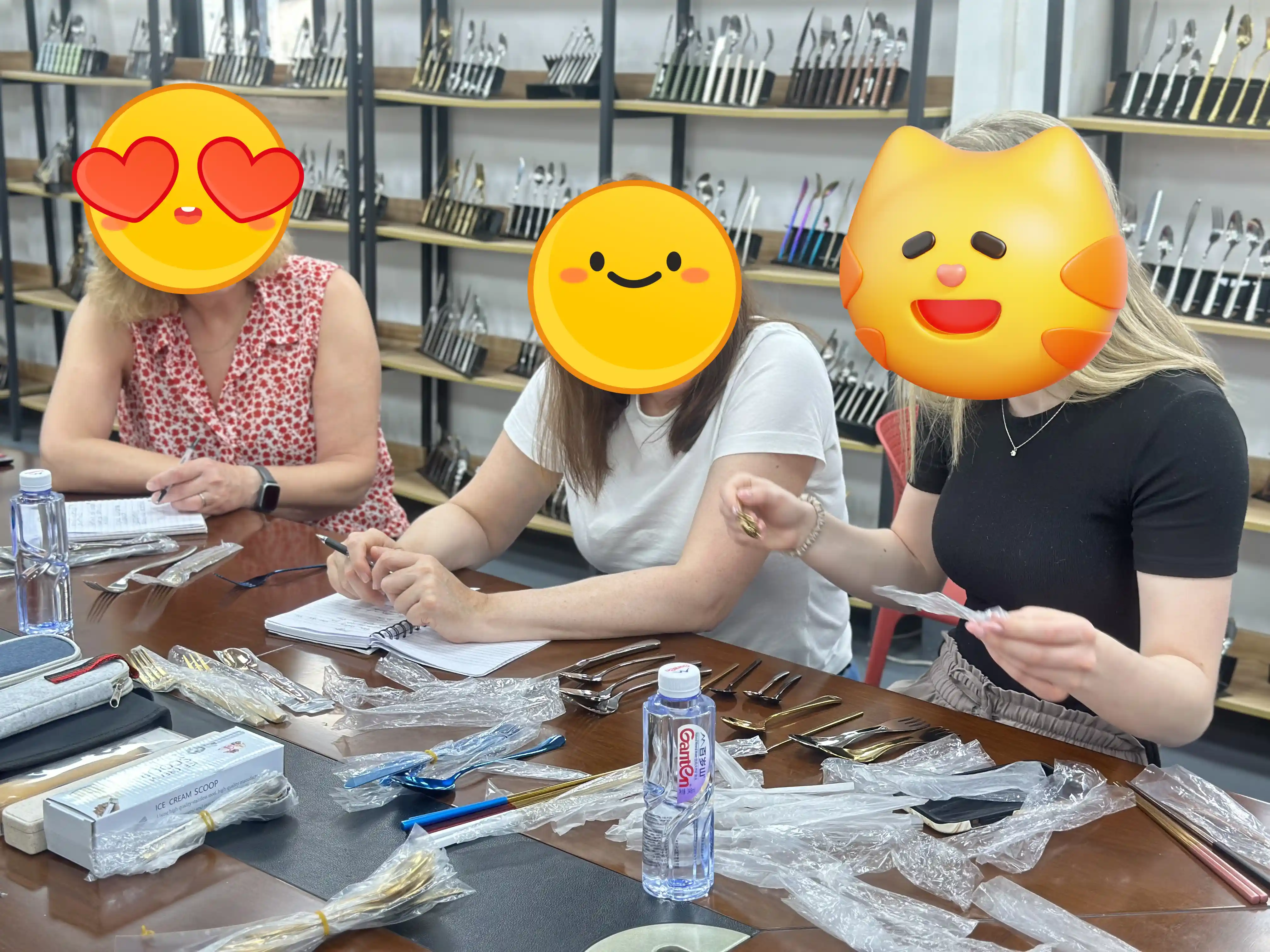 Detailed Order Discussion in the Sample Room (1)