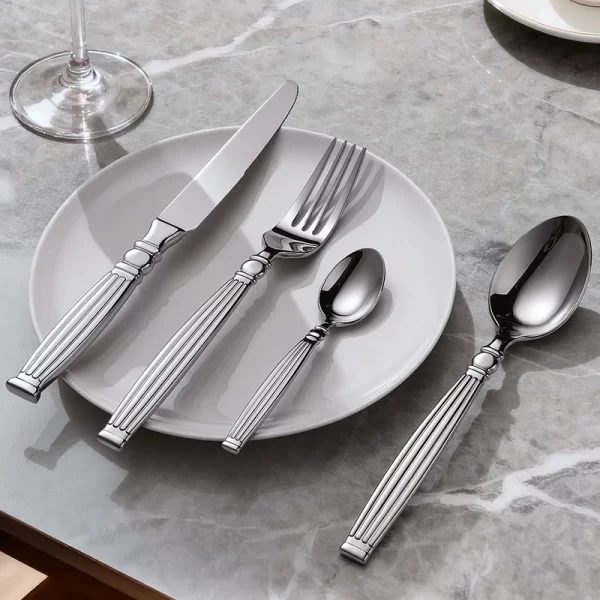 Maßgefertigtes Besteckset aus Silber mit elegantem, geripptem Griff, Großhandel D014